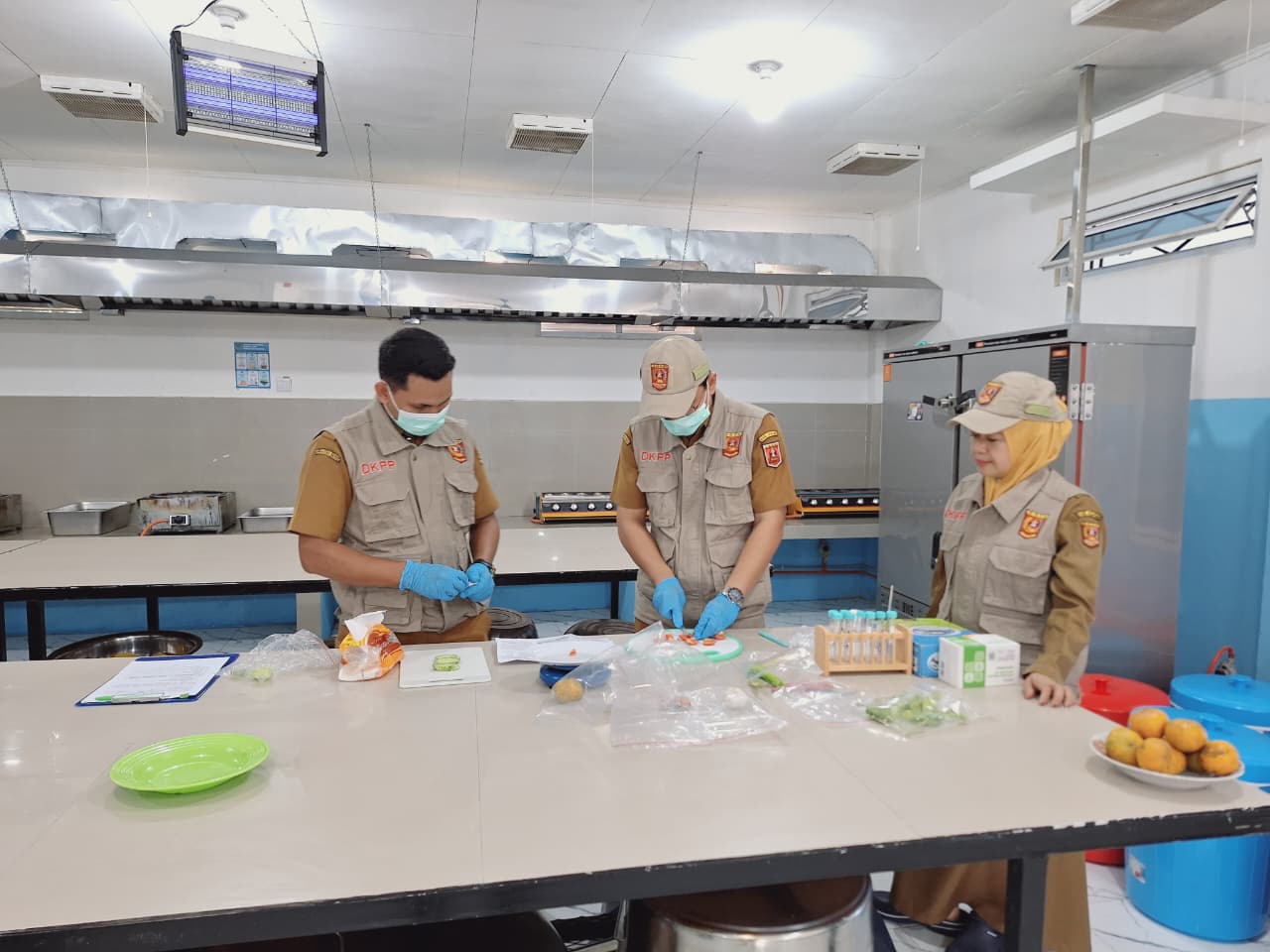 DKPP Agam Melakukan Pengawasan Keamanan Pangan pada Dapur MBG Kampung Tangah thumbnail